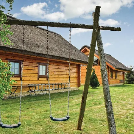3 Bedroom Cozy Home In Mscice Podamirowo